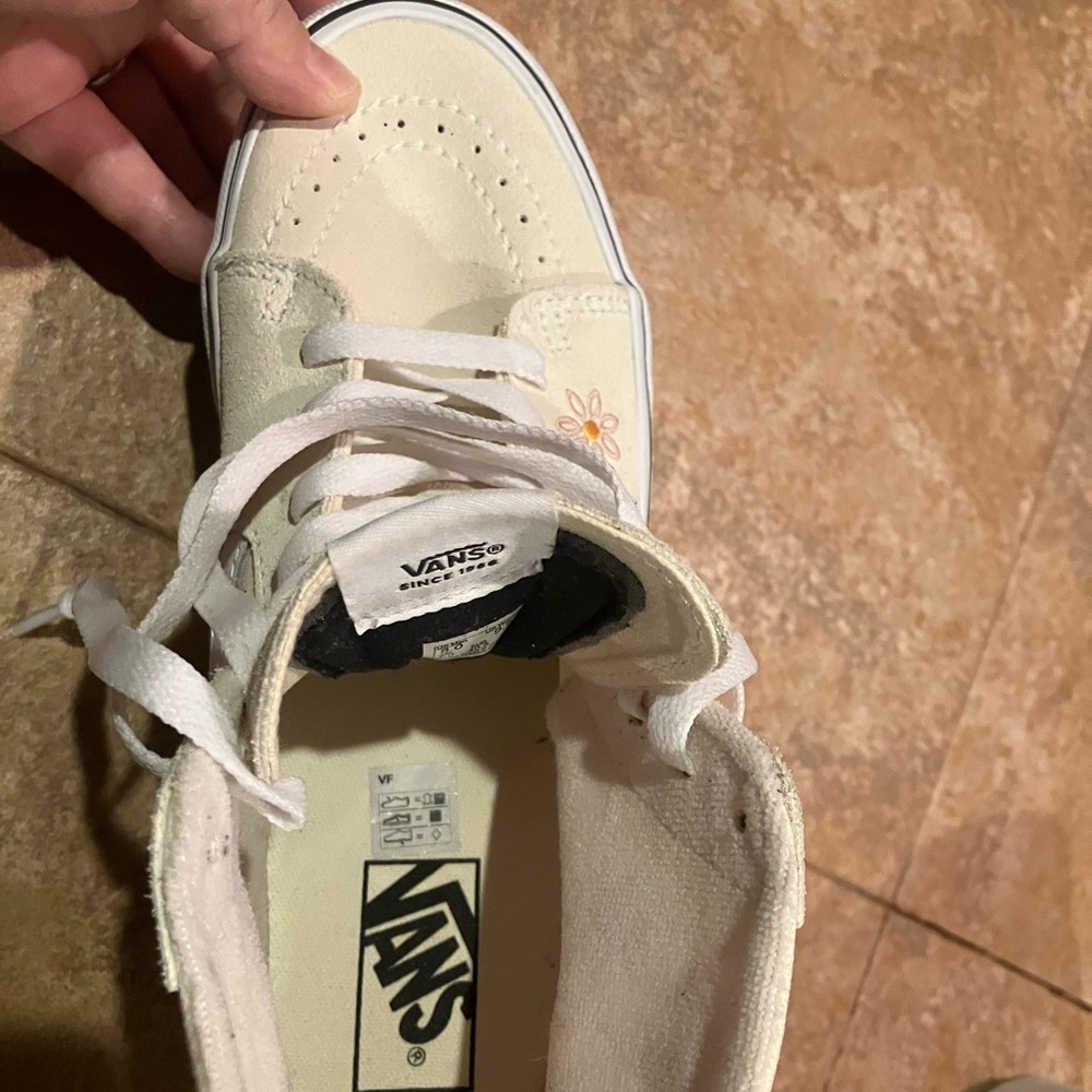 Vans Cream High-Top Sneakers with Floral and Heart Embroidery - Picture 14 of 14